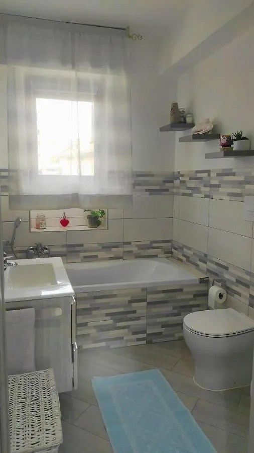 Apartment Casa Emma Intero Appartamento 2 Camere 6 Posti Letto 130Mq La Maddalena  Italy